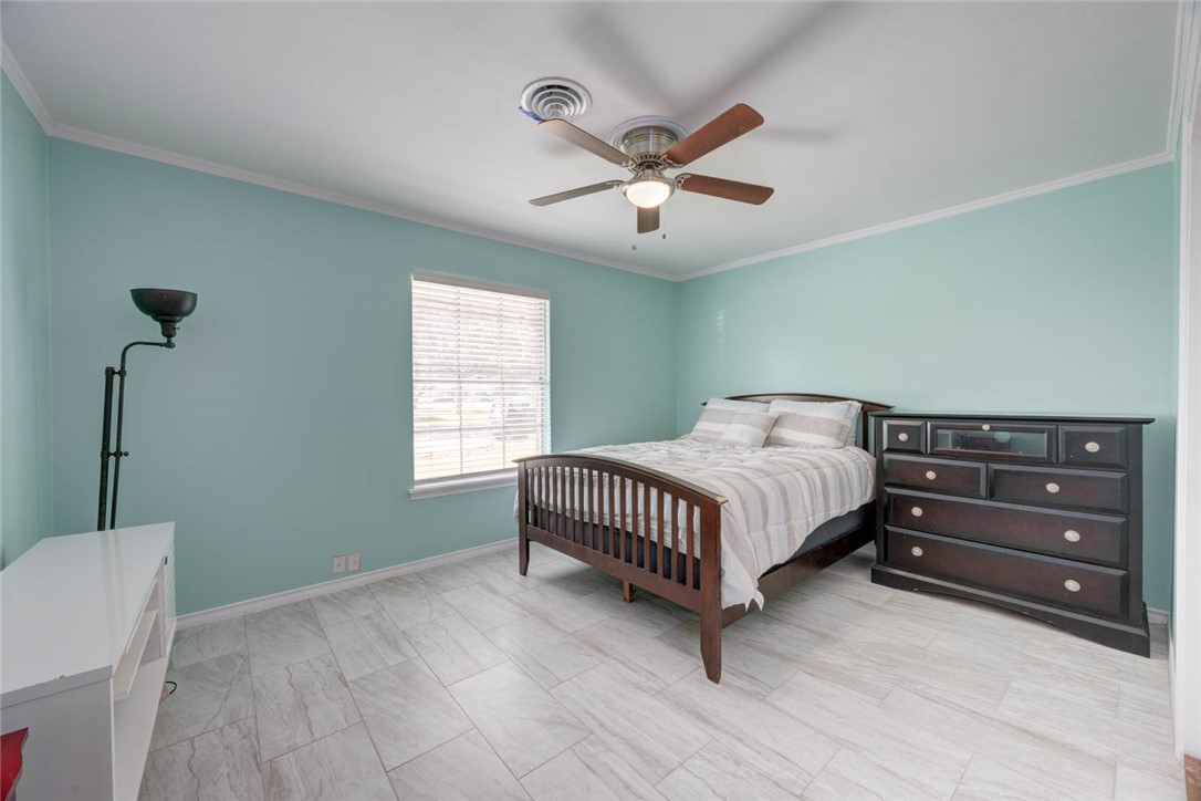 1038 Herndon St Property Photo 17