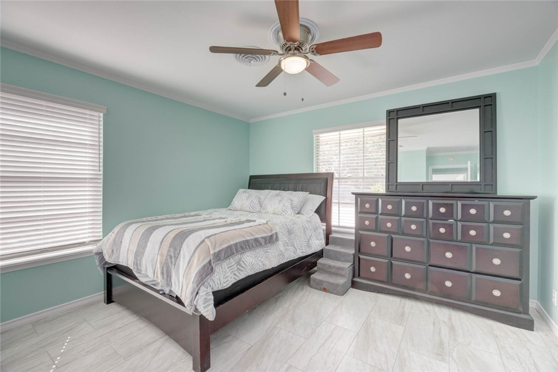 1038 Herndon St Property Photo 18