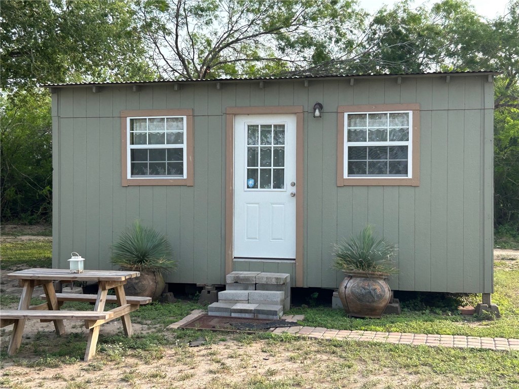 1616 Middle Road Property Photo 1