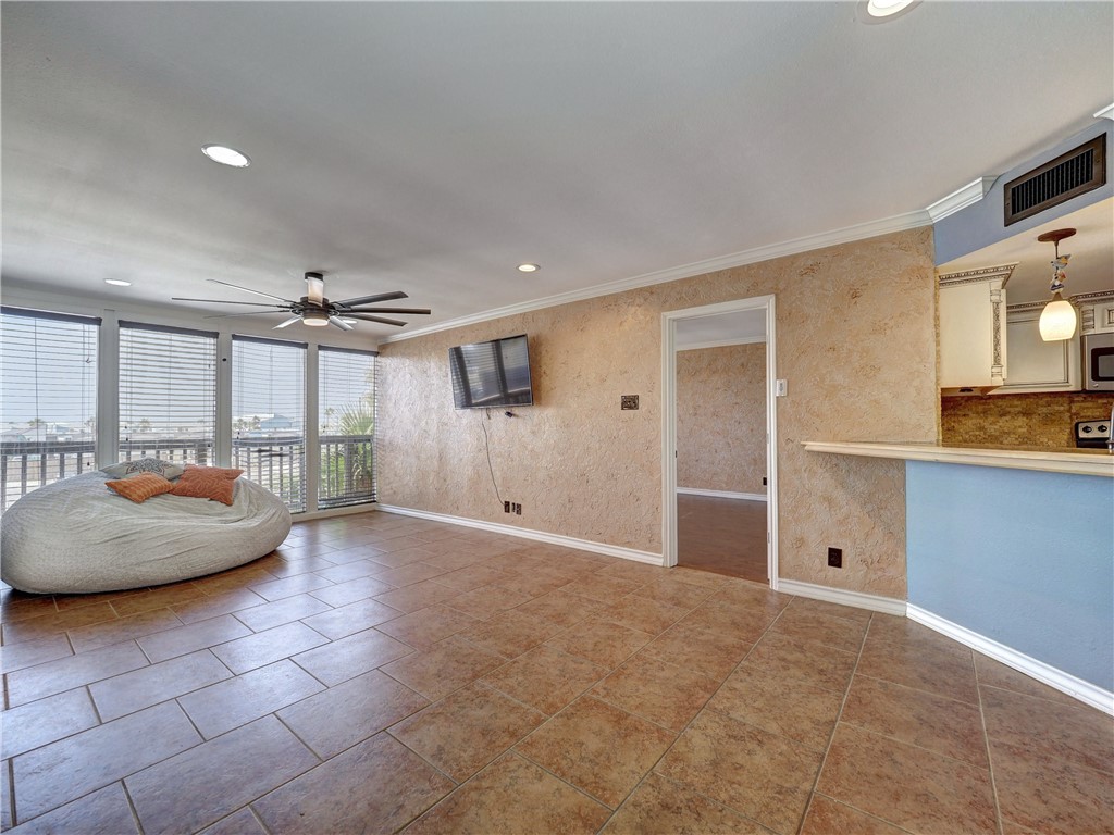 15002 Windward Dr 207 Property Photo 11