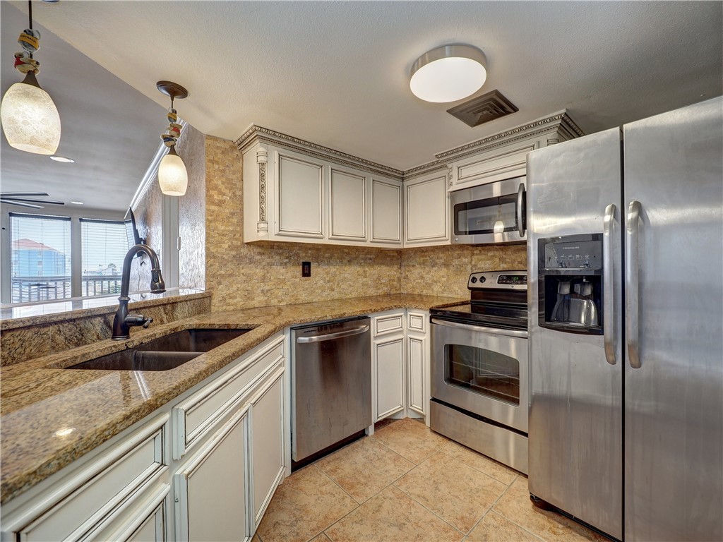 15002 Windward Dr 207 Property Photo 12