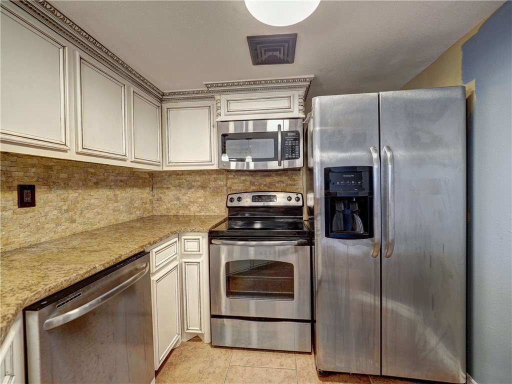 15002 Windward Dr 207 Property Photo 13