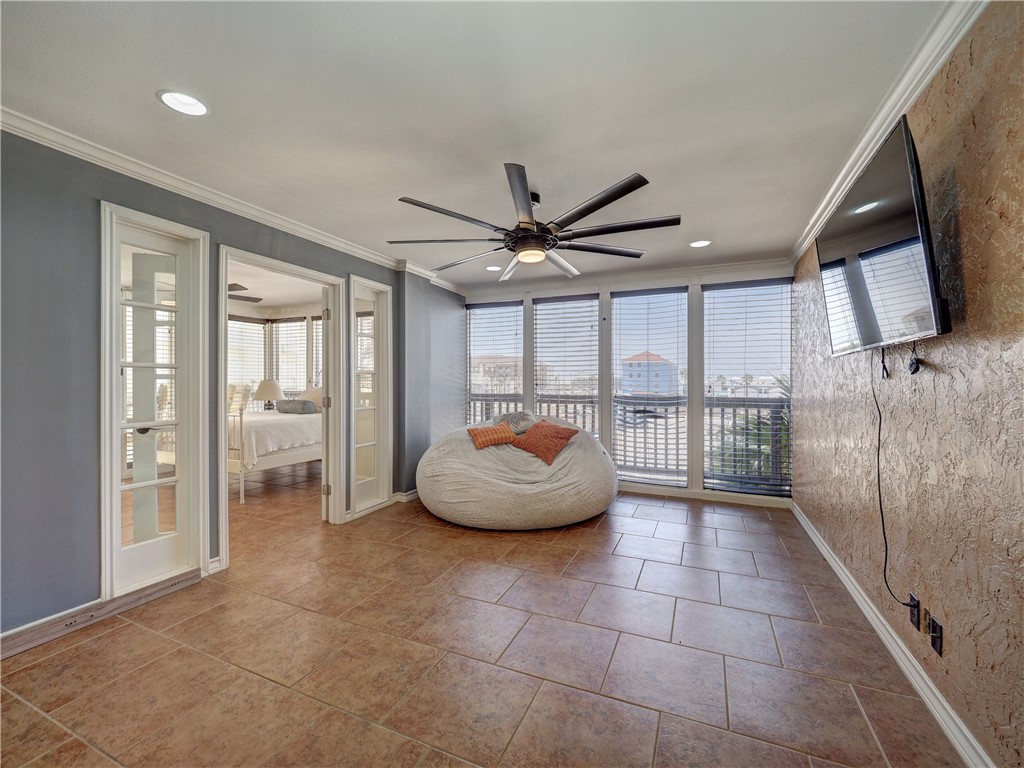 15002 Windward Dr 207 Property Photo 19