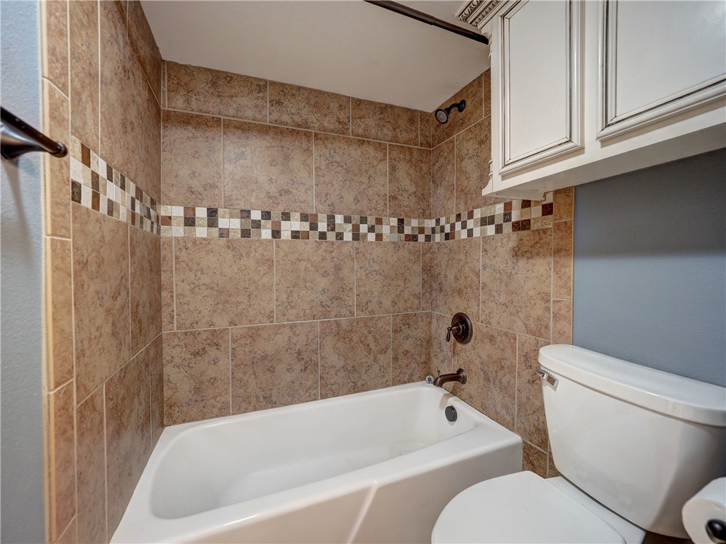 15002 Windward Dr 207 Property Photo 22