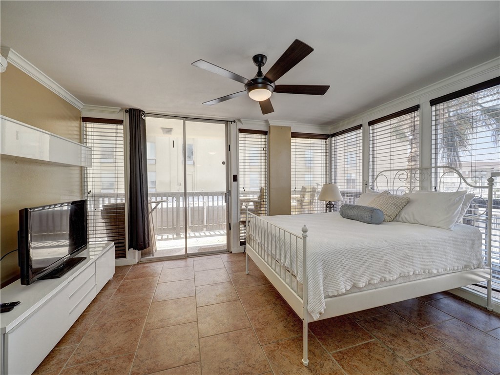 15002 Windward Dr 207 Property Photo 33