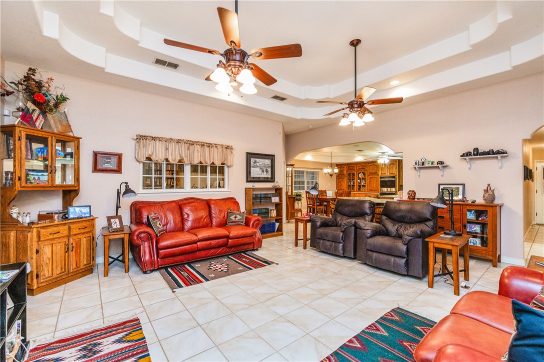2017 E Fm 1717 Property Photo 6