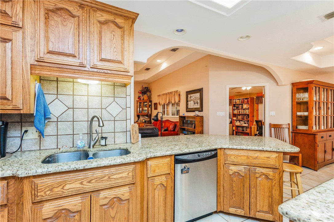 2017 E Fm 1717 Property Photo 13
