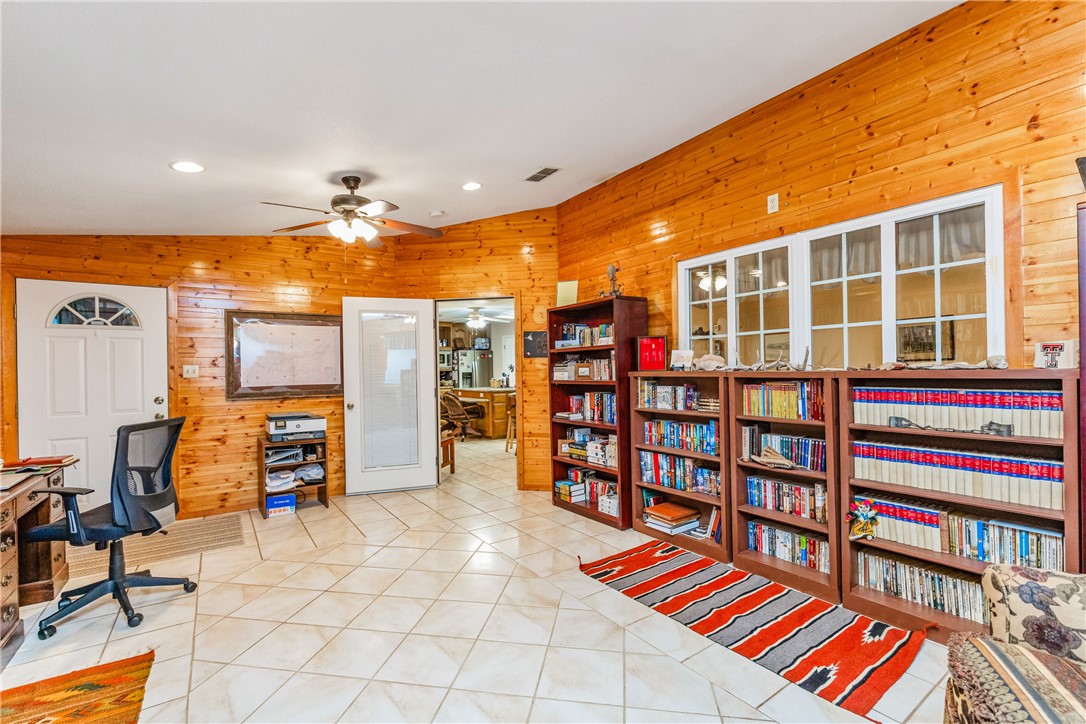 2017 E Fm 1717 Property Photo 19