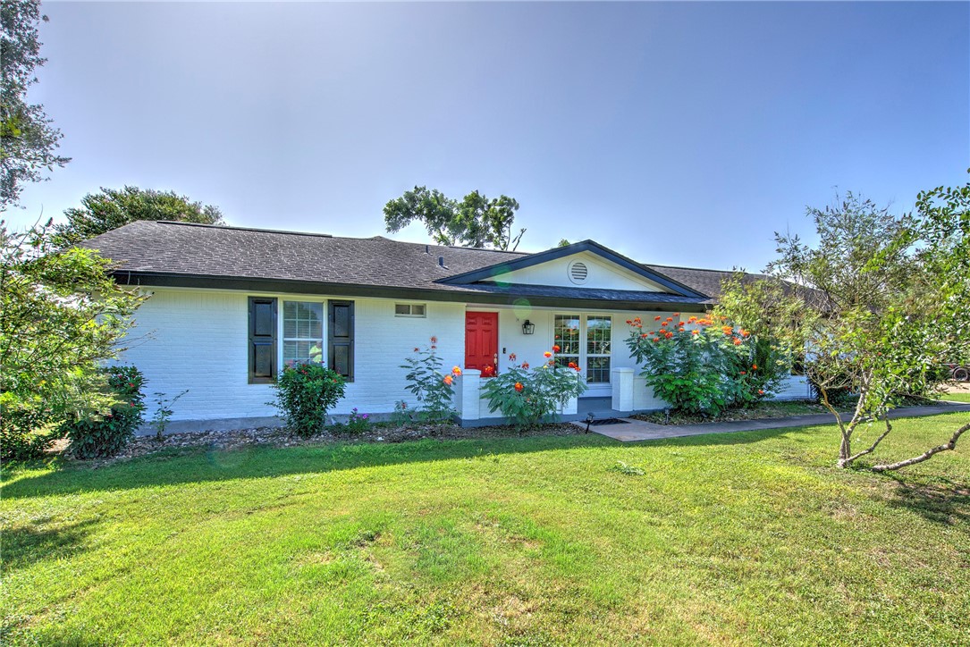 5372 County Road 73a Property Photo 1