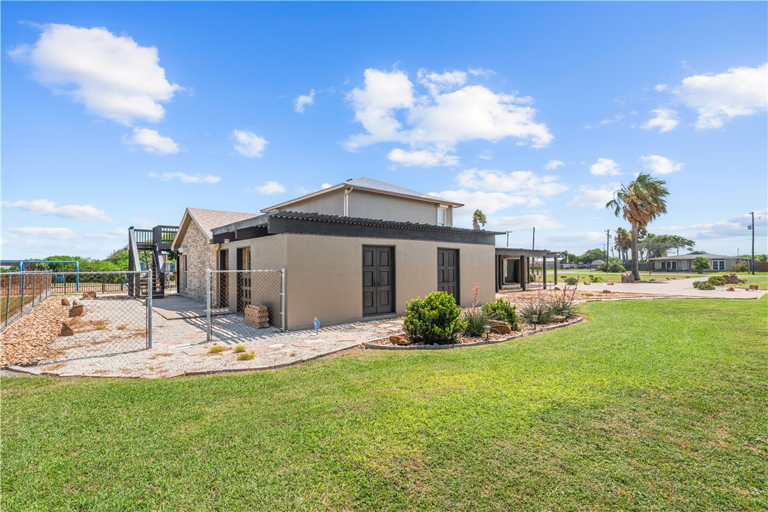 200 Elm St Property Photo 4