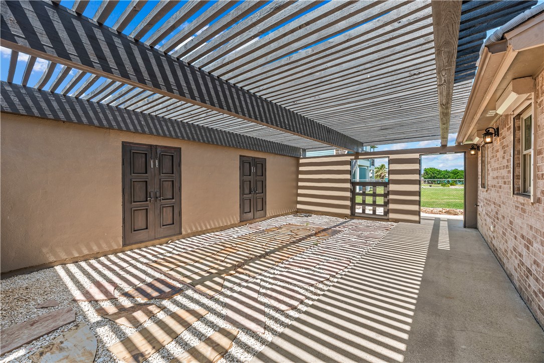 200 Elm St Property Photo 8