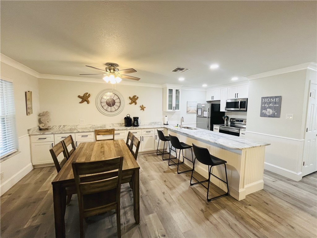 14921 Windward Dr 204 Property Photo 4
