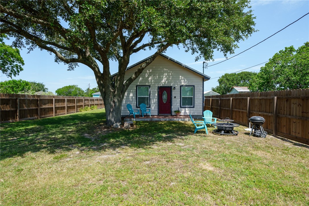 735 S Ann St Property Photo 1