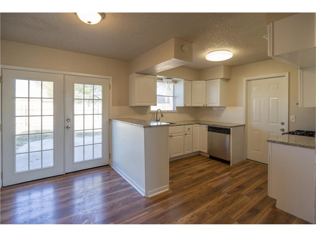 3426 Charlotte Dr Property Photo 4