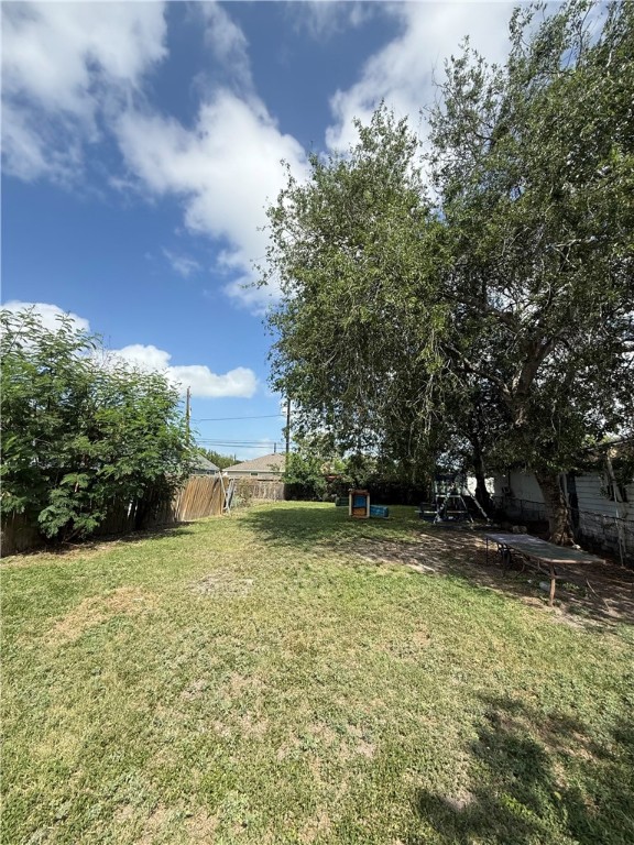 3250 Elgin St Property Photo 4