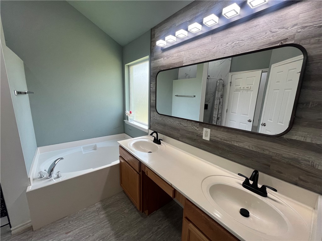 3925 Esquire Dr Property Photo 12