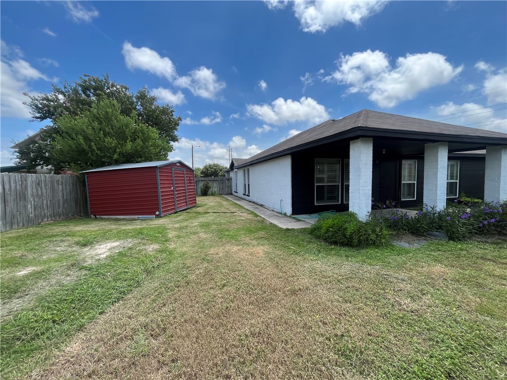 3925 Esquire Dr Property Photo 18