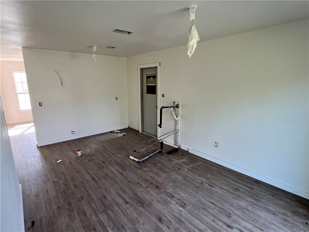 1106 Greenleaf Dr Property Photo 5