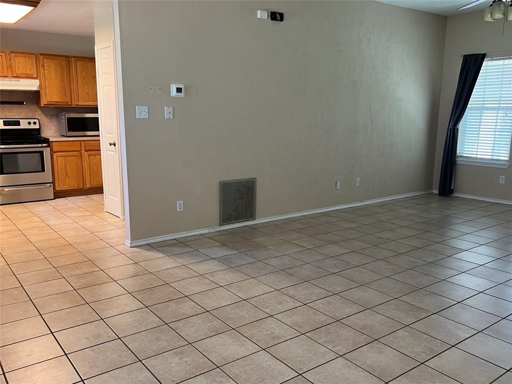5926 Community Dr Property Photo 3