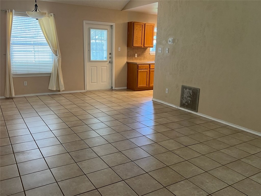 5926 Community Dr Property Photo 4