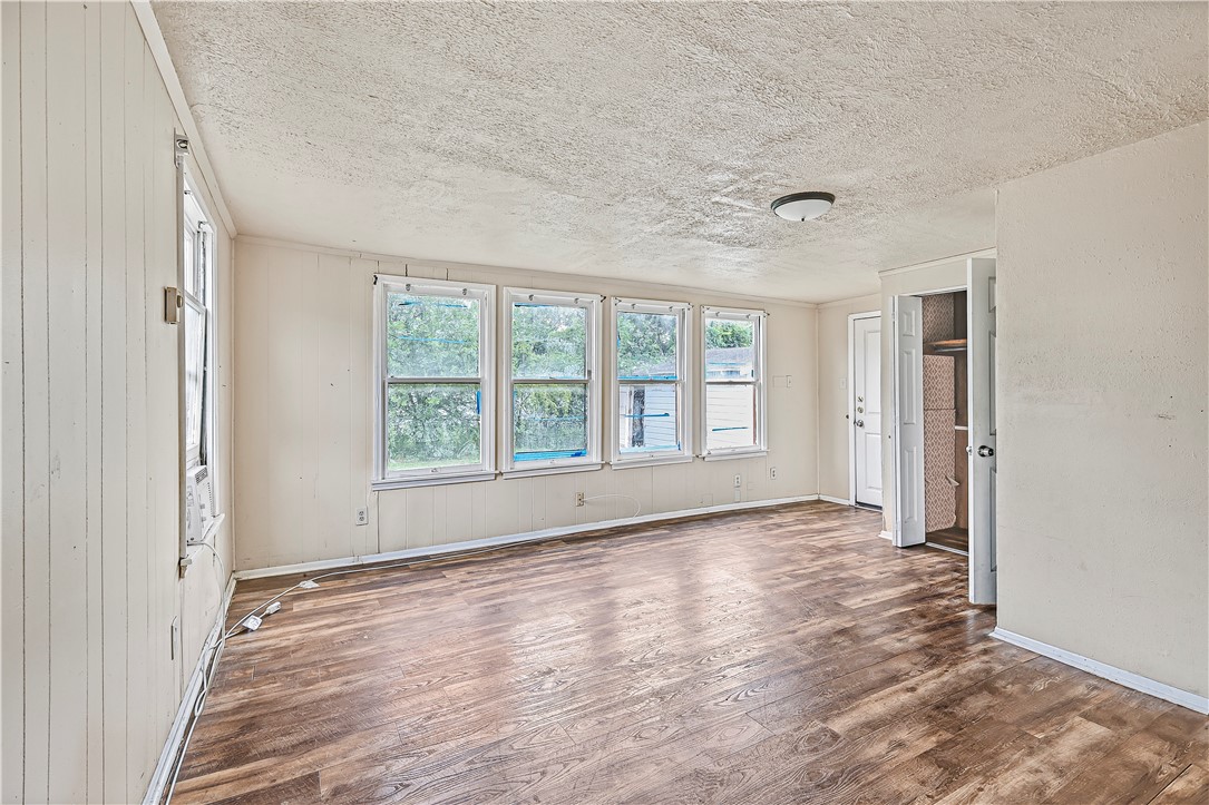 3585 S Naylor Property Photo 5