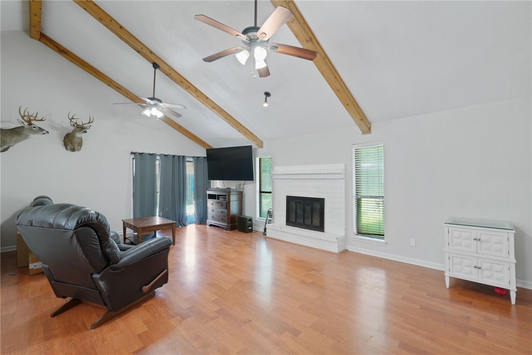 1809 Live Oak Dr Property Photo 3