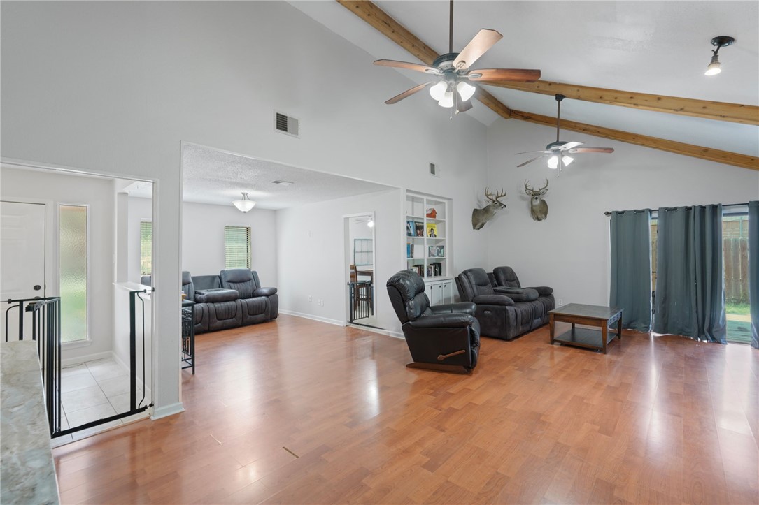 1809 Live Oak Dr Property Photo 4
