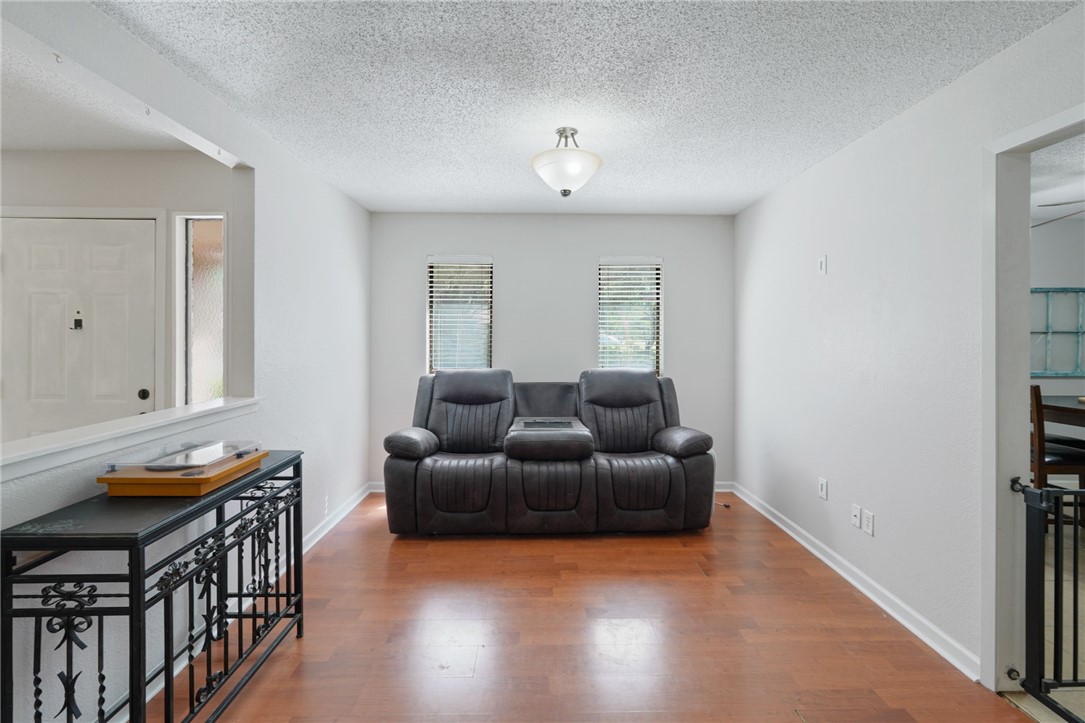 1809 Live Oak Dr Property Photo 6