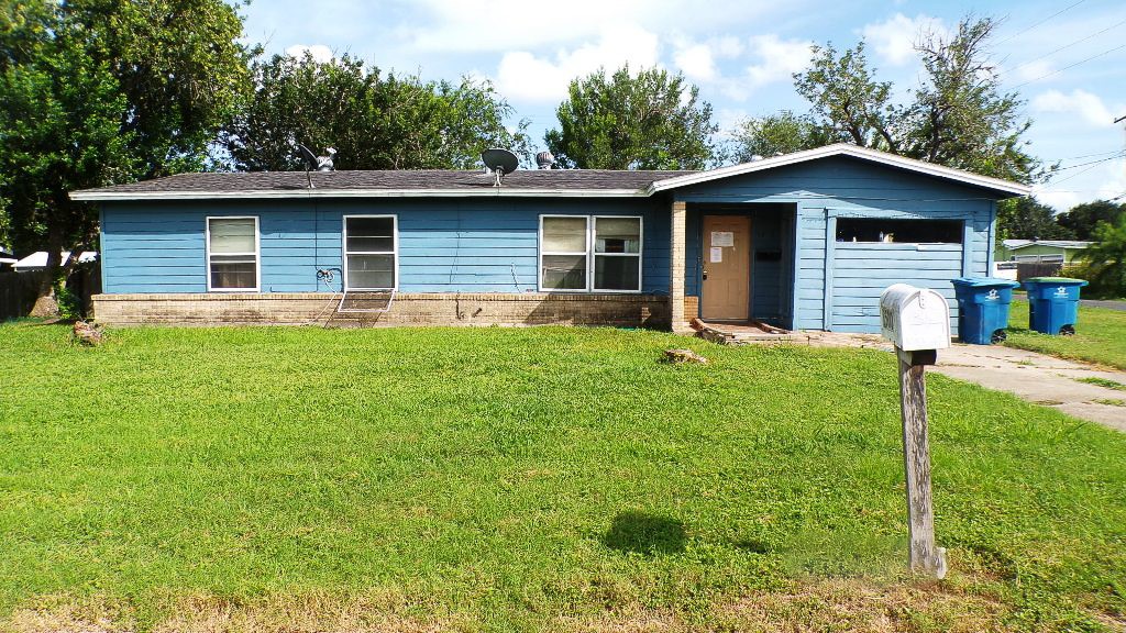 1500 E Bowie St Property Photo 1