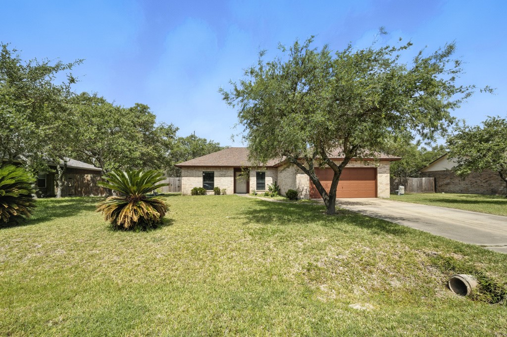 829 Redwood Ave Property Photo 1