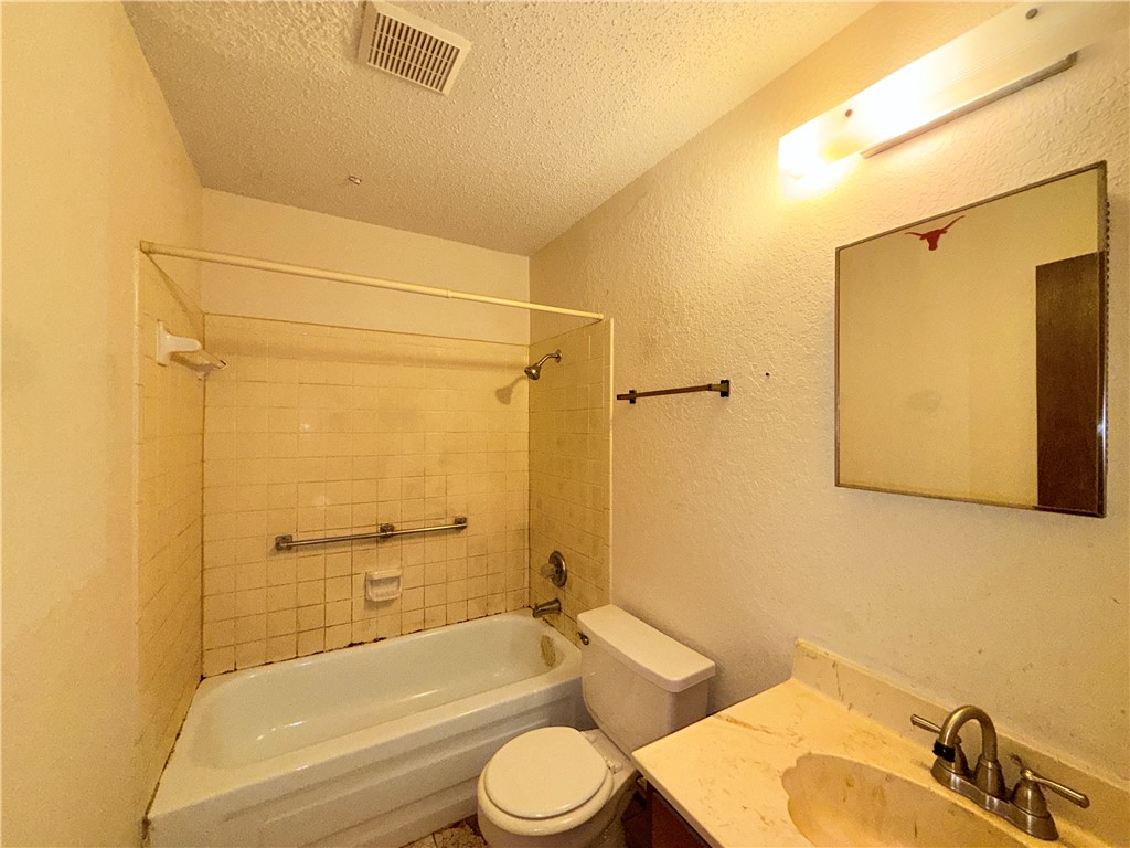 1038 Golden Gate Property Photo 10