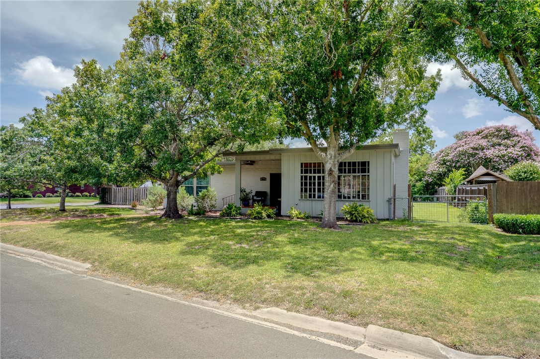 3313 Manitou St Property Photo 1