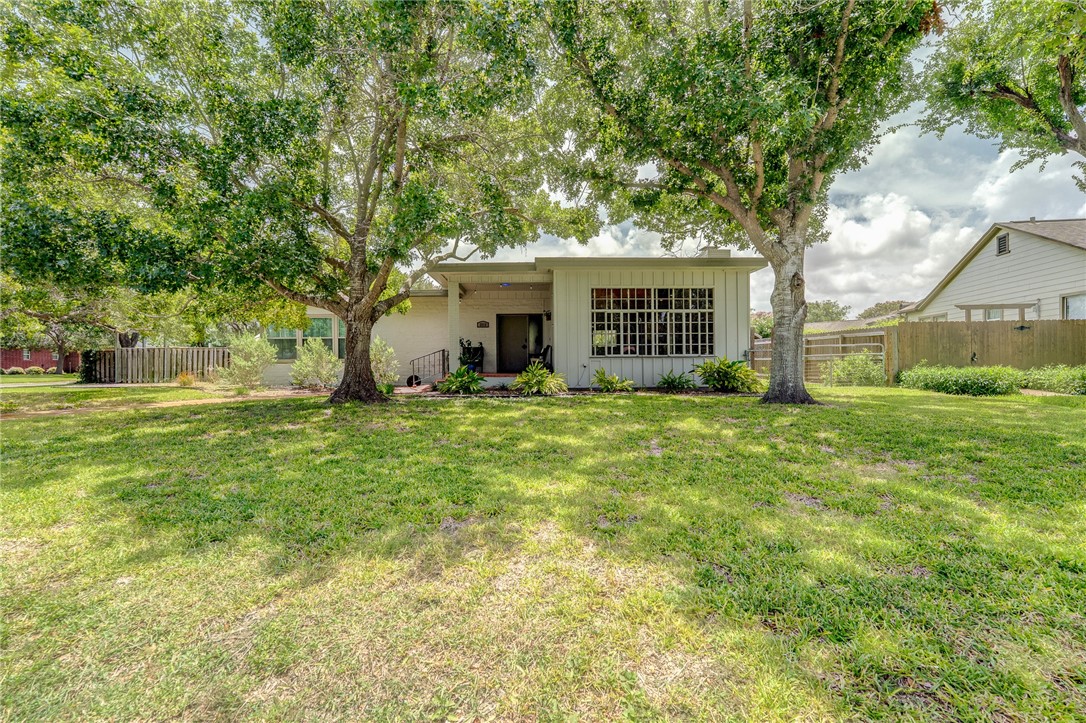 3313 Manitou St Property Photo 4