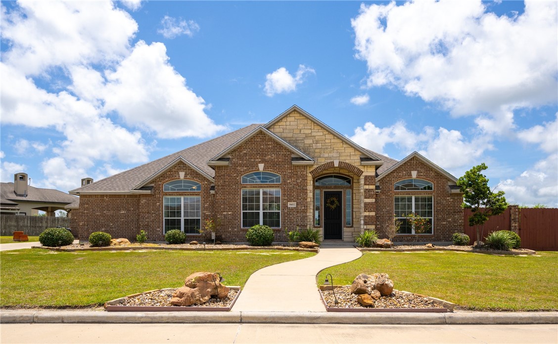 8402 Lago Vista Dr Property Photo 1