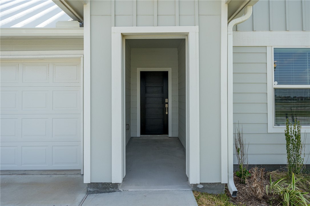 1013 Las Palmas Dr Property Photo 6