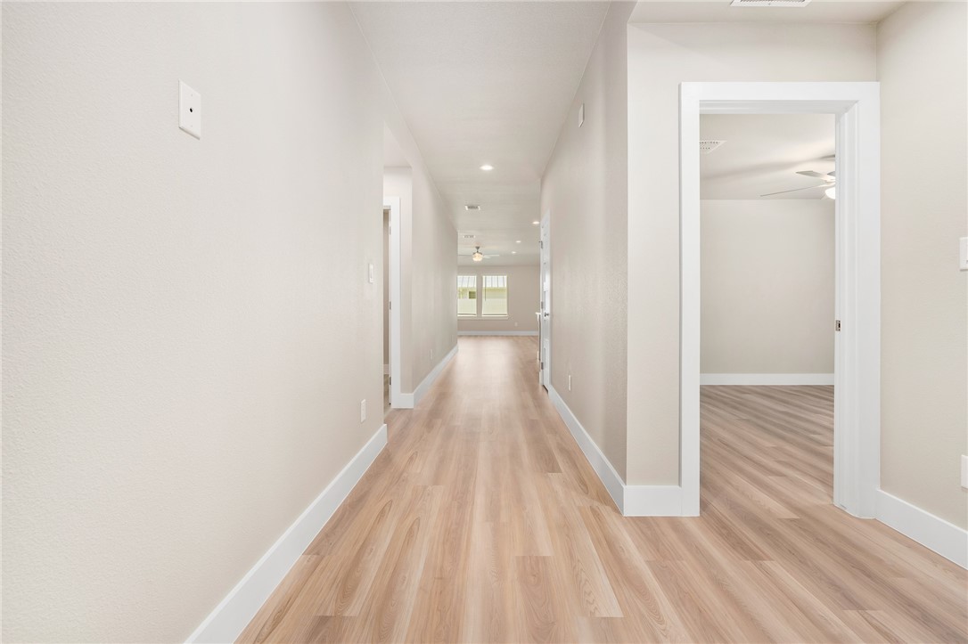 1013 Las Palmas Dr Property Photo 11
