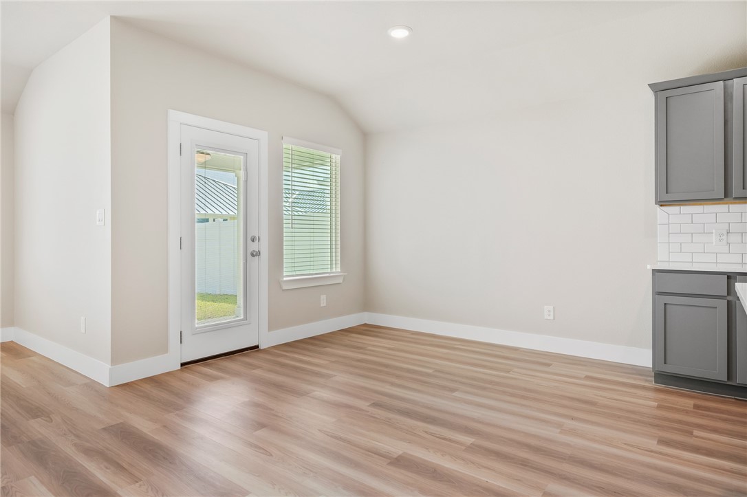 1013 Las Palmas Dr Property Photo 18