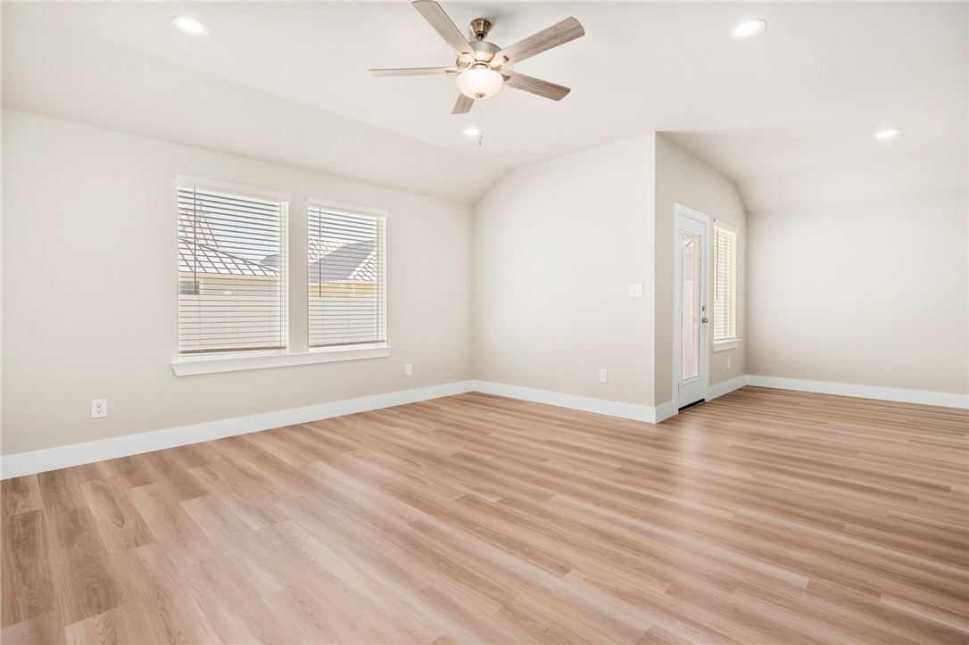 1013 Las Palmas Dr Property Photo 21