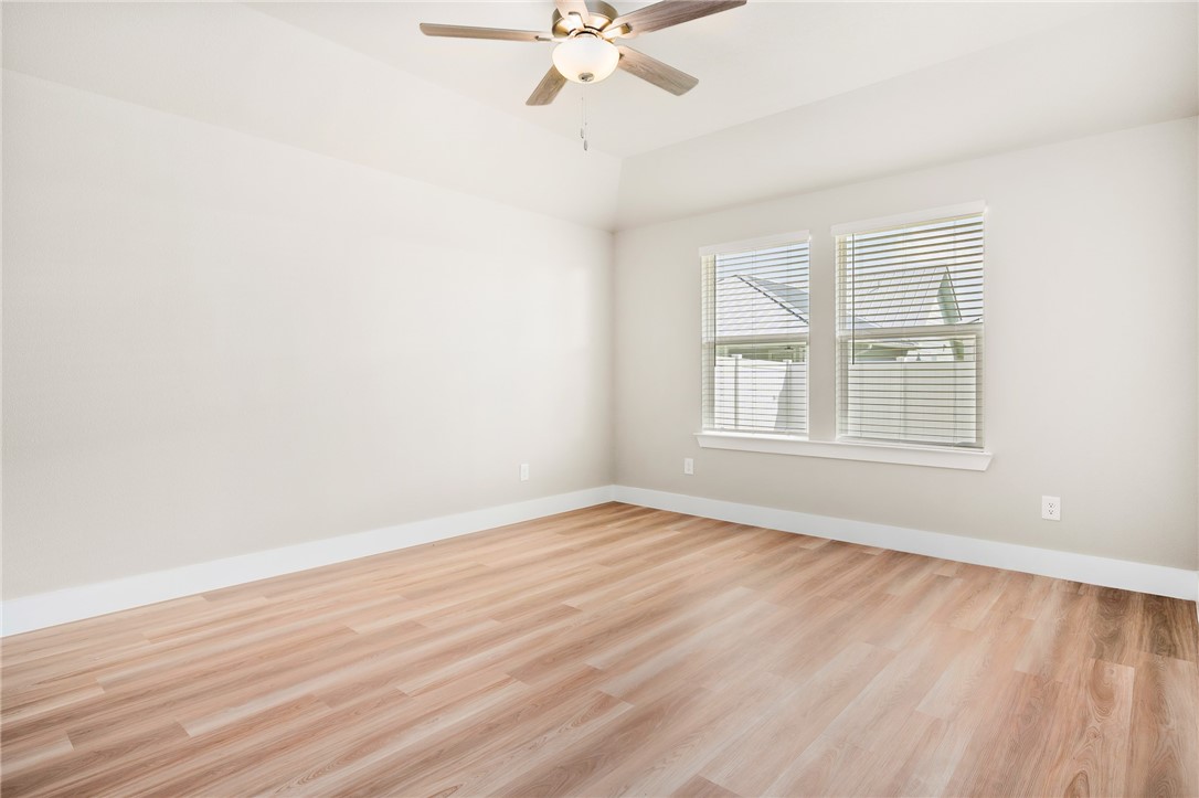 1013 Las Palmas Dr Property Photo 22