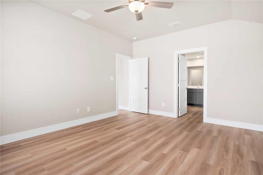 1013 Las Palmas Dr Property Photo 23
