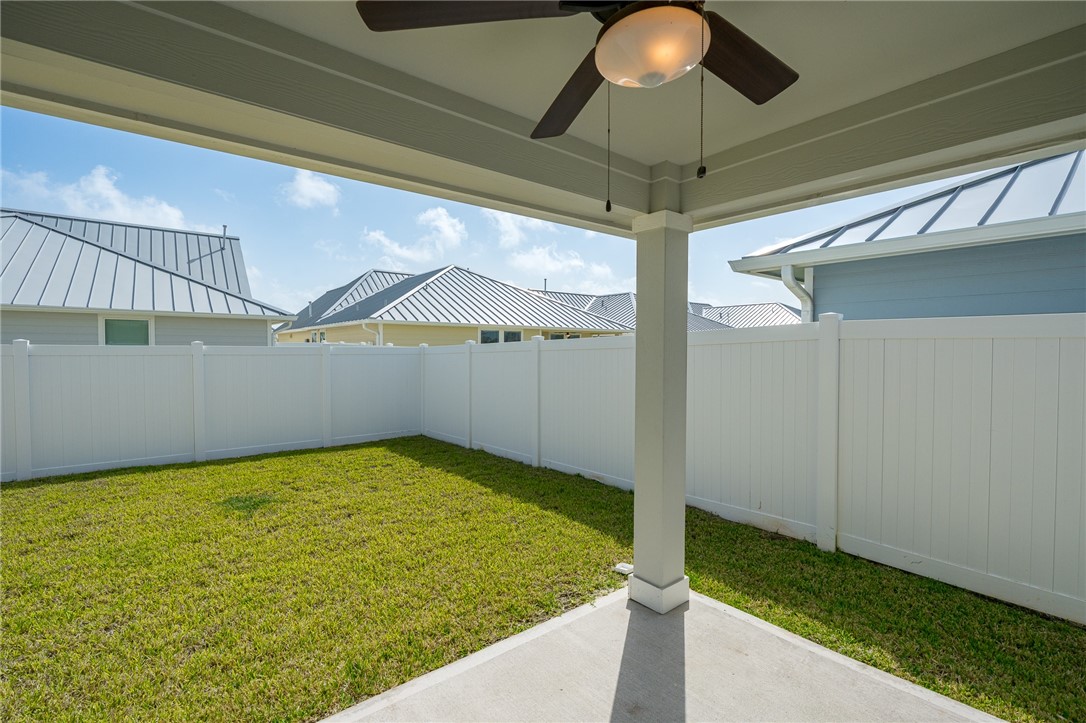 1013 Las Palmas Dr Property Photo 28