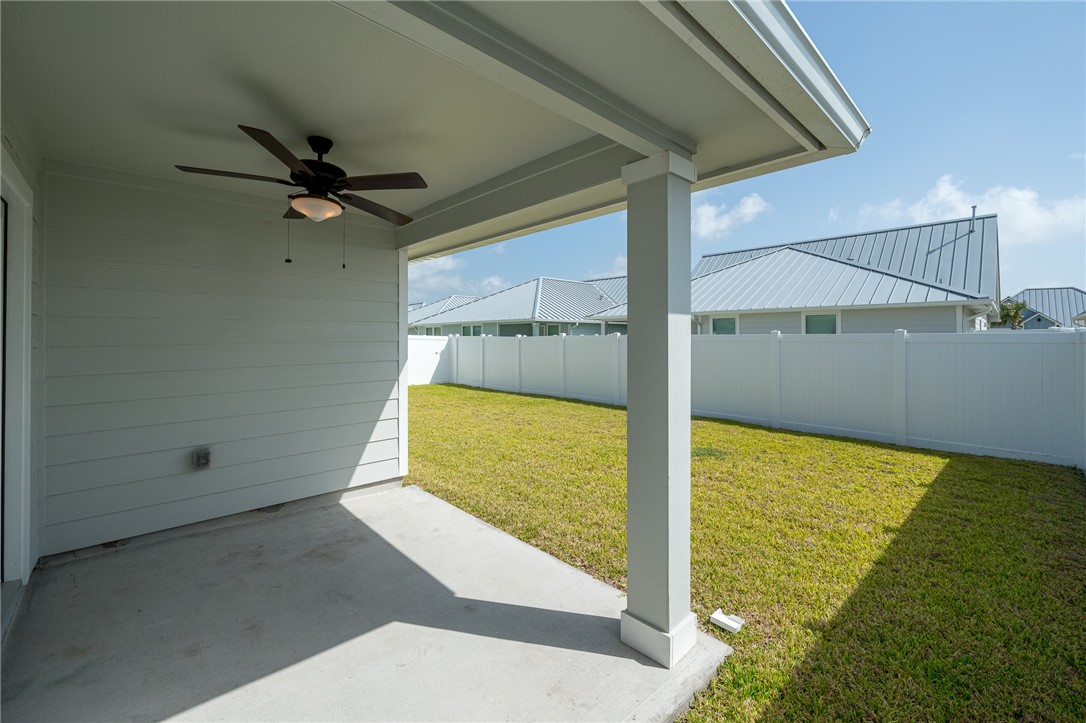 1013 Las Palmas Dr Property Photo 29