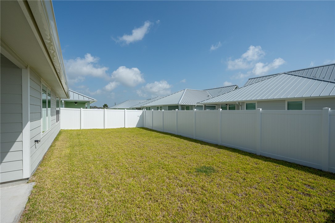 1013 Las Palmas Dr Property Photo 30
