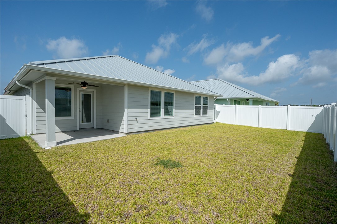 1013 Las Palmas Dr Property Photo 31