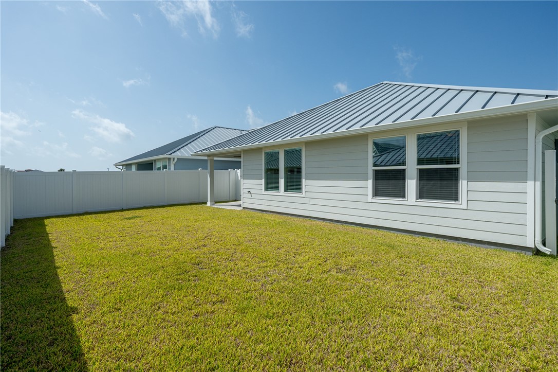1013 Las Palmas Dr Property Photo 32