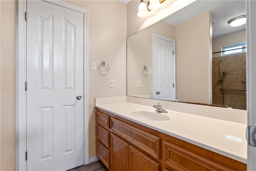 6809 Blue Skyway Dr Property Photo 5