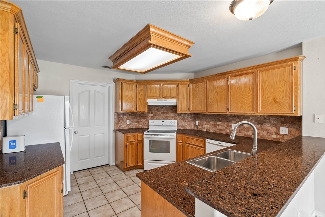 6809 Blue Skyway Dr Property Photo 8