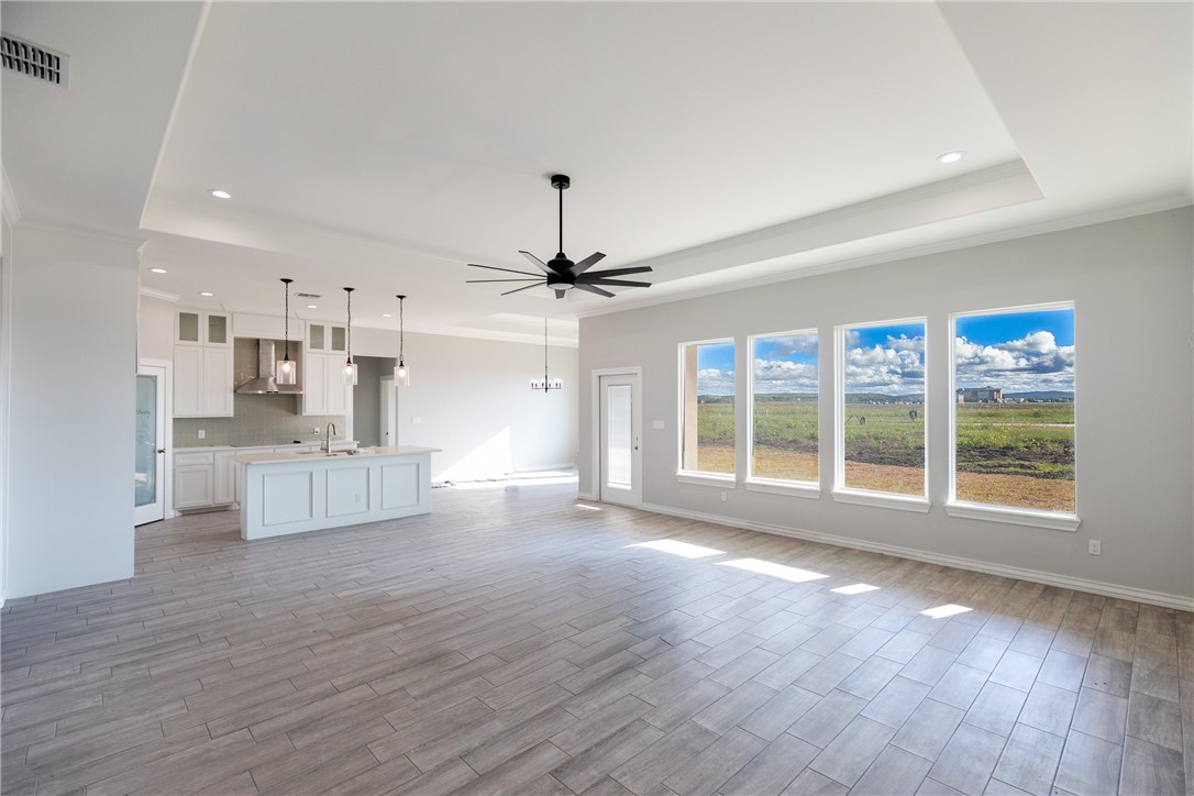 102 Moon Stone Property Photo 3