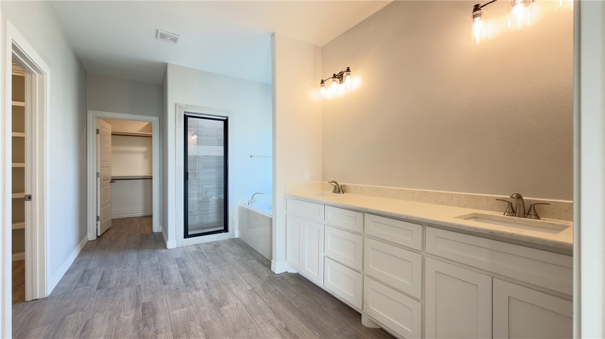 102 Moon Stone Property Photo 13