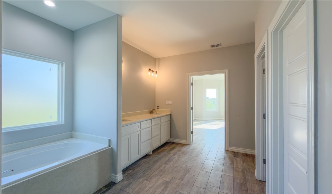 102 Moon Stone Property Photo 14